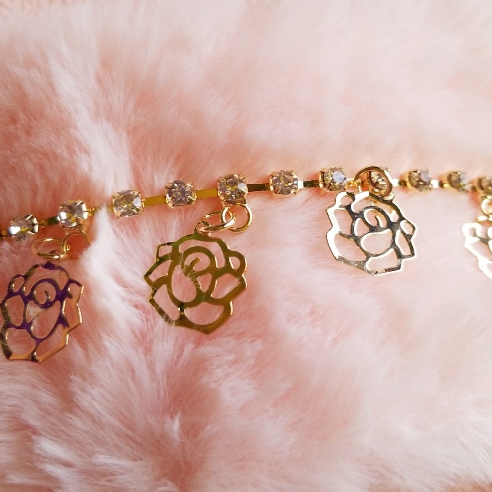 ๐น Gold Rhinestone Rose Anklet ๐น - Picture 2 of 6